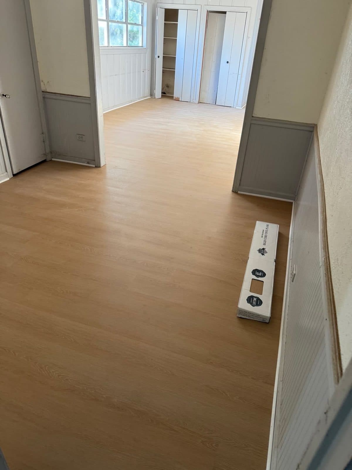 Finished vinyl plank floor in Mart, TX