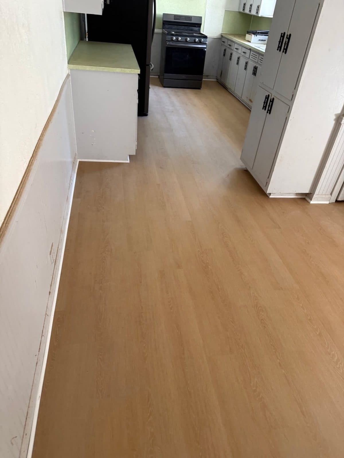Finished vinyl plank floor in Mart, TX