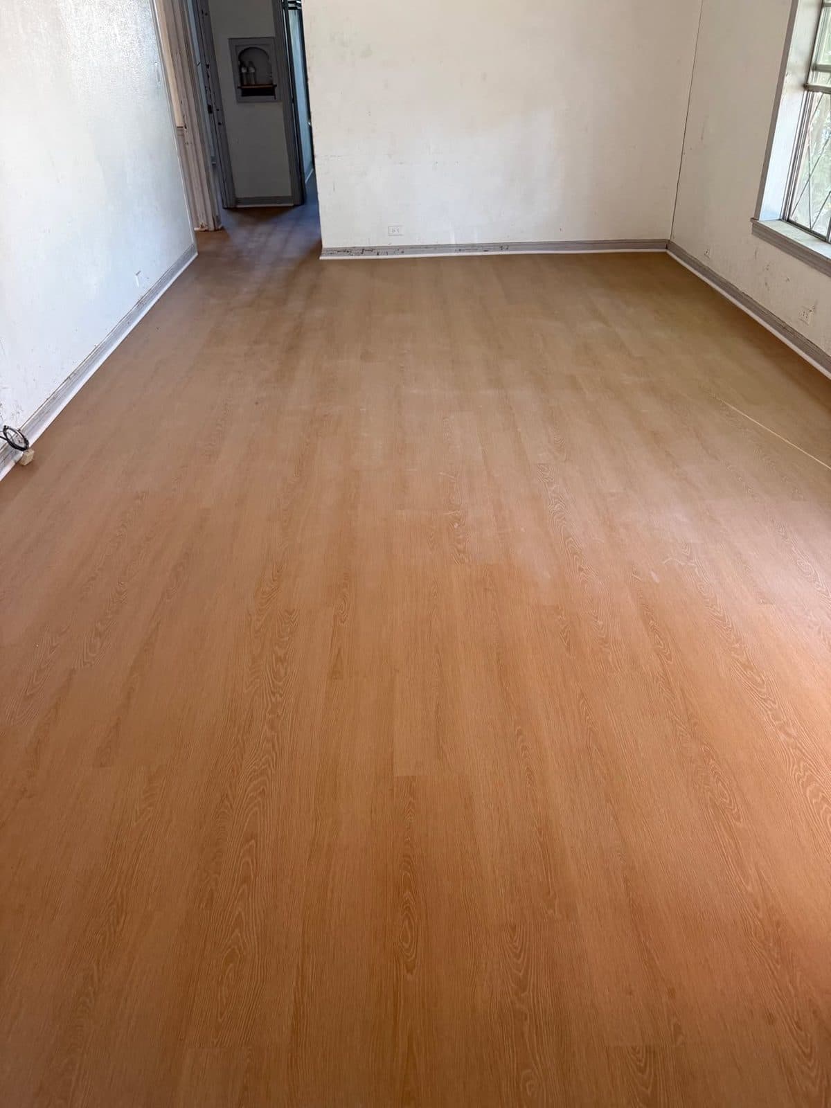 Finished vinyl plank floor in Mart, TX