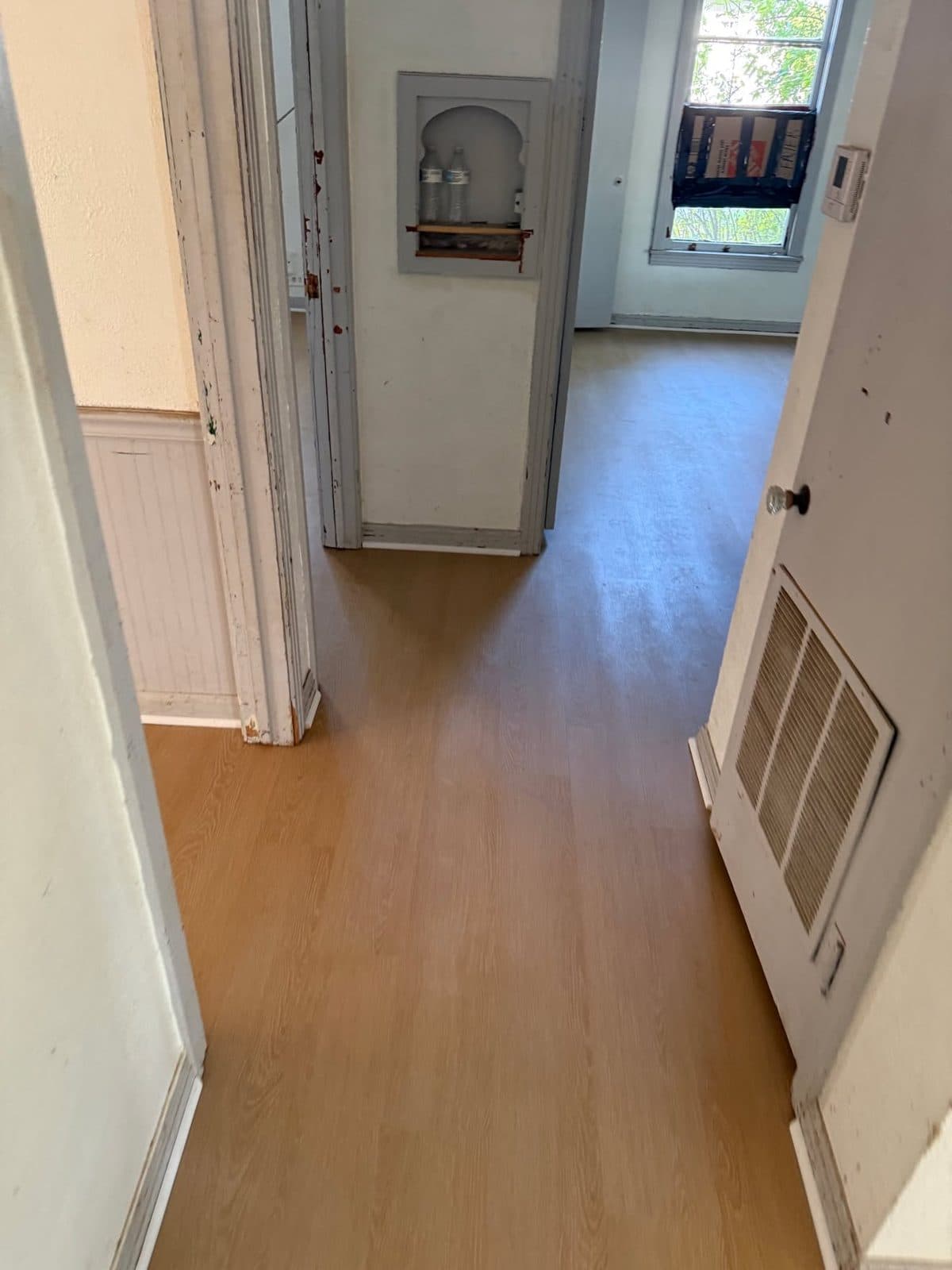 Finished vinyl plank floor in Mart, TX