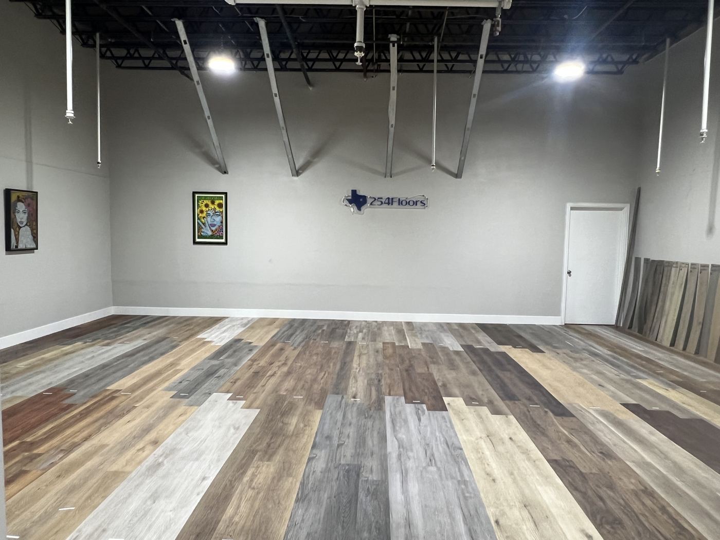 Open showroom floor at 254 Floors Waco, 2919 Mary Ave